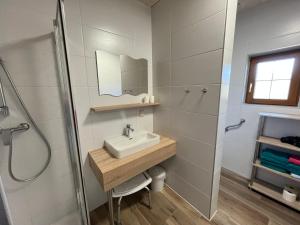 Koupelna v ubytování Hotel Gasthof Seeblick + 37 fotografií