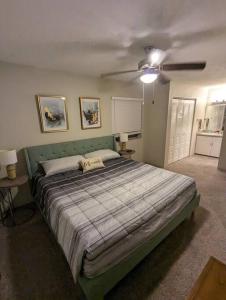 a bedroom with a large bed and a ceiling fan at 2 Bed 2 Bath with pool and spa in Phoenix