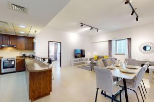 Kuchyň nebo kuchyňský kout v ubytování East Heights Tower B - Modern One Bedroom in Business Bay + 10 fotografií