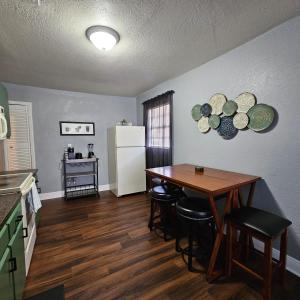 a kitchen with a table and chairs and a refrigerator at Comfortable in a 2 bed 2 bath in Lakeland