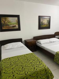 Un pat sau paturi într-o cameră la HOTEL HOUSTON