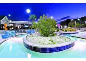 Majoituspaikassa Myrtle Beach - Deluxe Studio Villa Retreat Resort - Special Offer Reserve Now! tai sen lähellä sijaitseva uima-allas