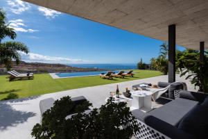 Příroda nedaleko vily + 24 fotografií