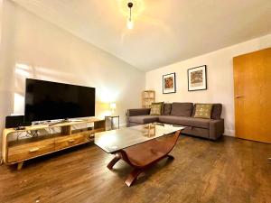Uma área de estar em Rustic Elegant 2Bedroom Haven near Regents Park