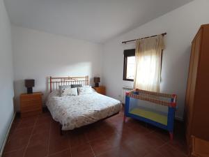 מיטה או מיטות בחדר ב-La fortaleza de Bernuy
