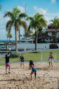 Tetamu yang menginap di The Bannister Hotel & Yacht Club by Mint