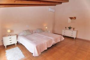 Postel nebo postele na pokoji v ubytování 126 Finca Son Tresco ETV4382 by Mallorca Charme