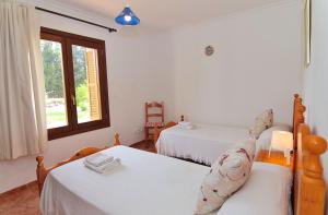 Postel nebo postele na pokoji v ubytování 126 Finca Son Tresco ETV4382 by Mallorca Charme