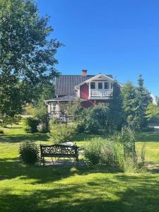 Aed väljaspool majutusasutust Harmonisk Villa