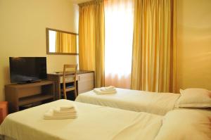 Postel nebo postele na pokoji v ubytování City Blagoevgrad Family Hotel