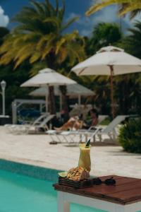 Kolam renang di atau dekat dengan The Bannister Hotel & Yacht Club by Mint
