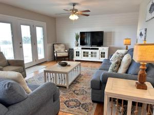 TV a/nebo společenská místnost v ubytování Serendipity