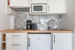 Kuchyň nebo kuchyňský kout v ubytování Apartamentos Marivent by MHR