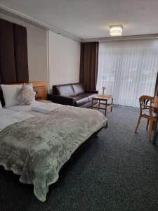 Postel nebo postele na pokoji v ubytování Haiminger Hof