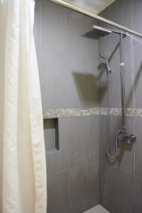 Alba Uno Hotel tesisinde bir banyo