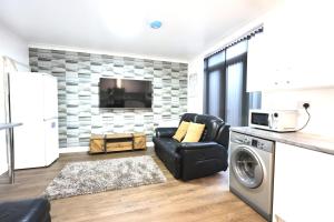 a kitchen and living room with a washer and dryer at Spacious 5BR house sleeps 10 in Nottingham