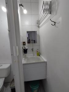 Phòng tắm tại Seu Apto na Praia da Costa 2 Local Excelente Ar Cond Frigobar Microondas Tv Todo seu Centro