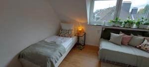 a small living room with a couch and a window at RüStudio, Nähe RÜ & Messe, Museum Folkwang, NETFLIX in Essen