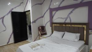 Giường trong phòng chung tại العيون شارع 24 نوفمبر قرب قروان