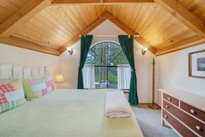 a bedroom with a large bed and a wooden ceiling at Sea Dream MCA#398 in Manzanita