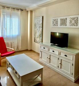Televisyen dan/atau pusat hiburan di Ático playa Barbate A 10min Zahara de los Atunes Caños de Meca Vejer de la Frontera