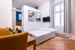 Телевизор и/или развлекательный центр в Moonlight Apartments Old Town