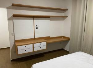 a bedroom with a dresser and a bed in it at Linda casa em condomínio in Tatuí +23 photos
