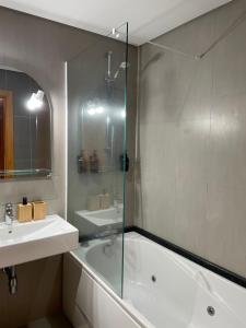 Koupelna v ubytování Funchal Balcony