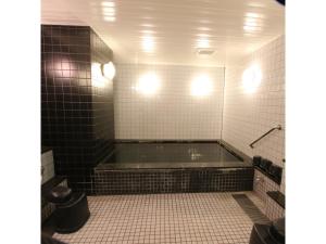 a bathroom with a bath tub and two toilets at Hotel Aston Hotel Osaka Sakai - Vacation STAY 97512v in Sakai