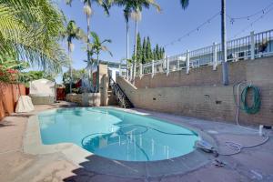 una piscina in un cortile con palme di San Diego Home Private Outdoor Pool and Game Room! a San Diego
