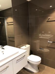 Ένα μπάνιο στο Modern 3 Bedroom Apartment with Amazing Views