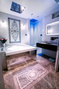 Katil atau katil-katil dalam bilik di Diamond Suites by Reykjavik Keflavik Airport