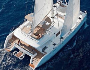 an overhead view of a yacht in the water at Appartement climatisé 50m2 centre du village in Porquerolles
