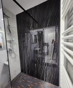 Ванна кімната в Moon Reflexes Apartment