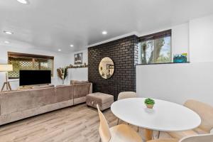 Gallery image of Pacific NW Gem w/Hot-tub 15 minutes Airport. in Auburn