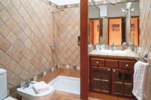 a bathroom with a tub and a toilet and a sink at Delmar La Graciosa in Caleta de Sebo +24 photos