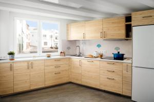 a kitchen with wooden cabinets and a window at Delmar Lanzarote - Punta Mujeres in Punta de Mujeres