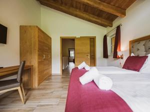 Łóżko lub łóżka w pokoju w obiekcie Chalet Anna Leogang