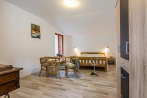 Postel nebo postele na pokoji v ubytování Seaside family friendly house with a swimming pool Krusevo, Novigrad - 21963