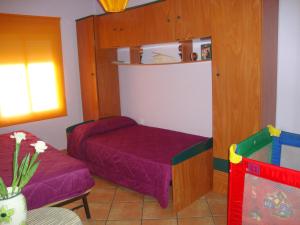 a small room with a bed and a chair at La Nature alojamiento natural in La Codosera
