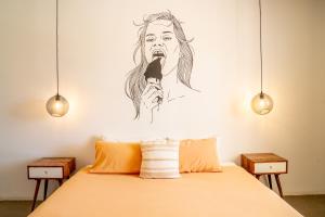 The Pink Hotel Coolangatta客房内的一张或多张床位