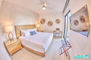 Una cama o camas en una habitación de Mina Bucerias Golden Zone - 1 Block to Beach 22 fotos más