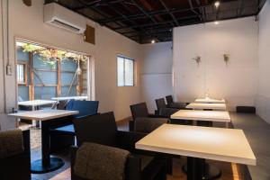 Posezení v ubytování Hostel Ini kobe & Brun donut cafe