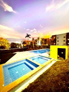 Fotografie z fotogalerie ubytování Apartamento Privado Vacacional a 5m del Aeropuerto, 20 minutos del Parque del Cafe y Centro de Armenia con 4 Piscinas, 3 Jacuzzi, Sauna By Molca Xperiences 3H v destinaci Armenia