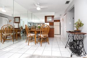 a kitchen and dining room with a table and chairs at Stylish Clearwater place. 3 Pools. Mins to Beaches in Clearwater