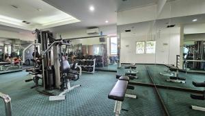 Fitness centrum a/nebo fitness zařízení v ubytování Amazing view Apartment at Kemayoran JIEXPO -Min Stay 3 nights-
