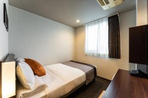 Letto o letti in una camera di HOTEL MYSTAYS Kanazawa Castle