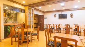 TV a/nebo společenská místnost v ubytování Aloha Hotel Roxas Boulevard Manila