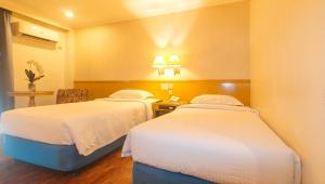 Postel nebo postele na pokoji v ubytování Aloha Hotel Roxas Boulevard Manila