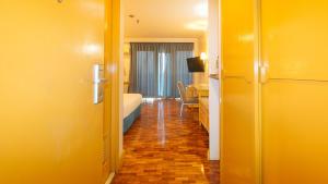 TV a/nebo společenská místnost v ubytování Aloha Hotel Roxas Boulevard Manila